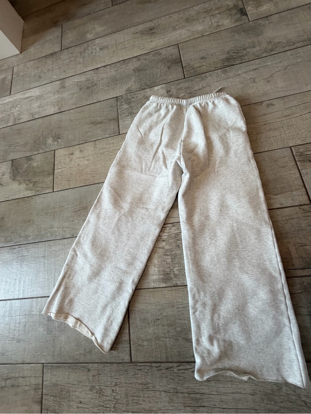 Aritzia Gray Wide-Leg Sweatpants - Picture 4 of 5